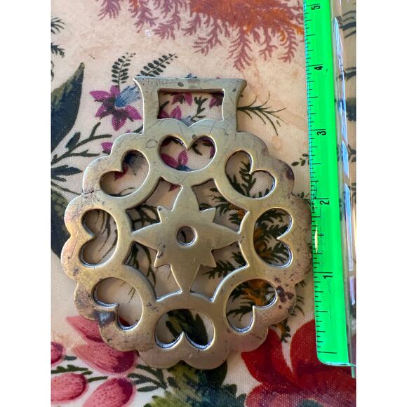 Brass Medallion: Star & Cut out Heart Design - Picture 5 of 5